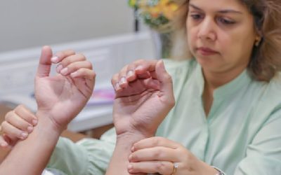 Vedang Clinic 33 Nadi Pariksha Explained: A Simple Guide to Pulse Diagnosis